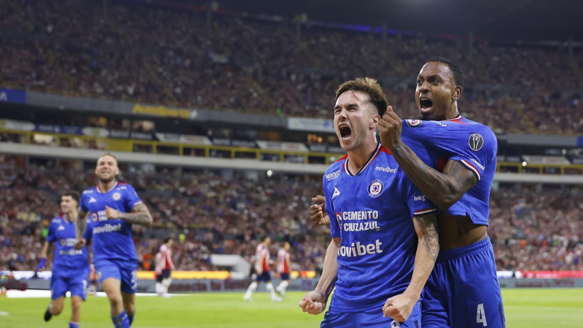 Cruz Azul écrase Chivas et file en finale : l'exploit de Kevin Mier
