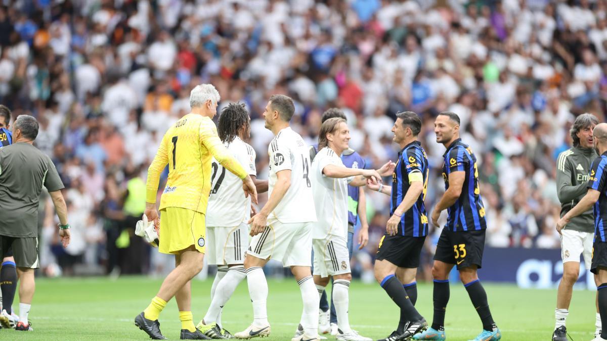 Real Madrid légendes renversent l'Inter : un but de Raúl pour la bonne cause