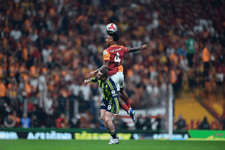 3-0 contre Fenerbahçe : Jakobs et Galatasaray écrasent le derby